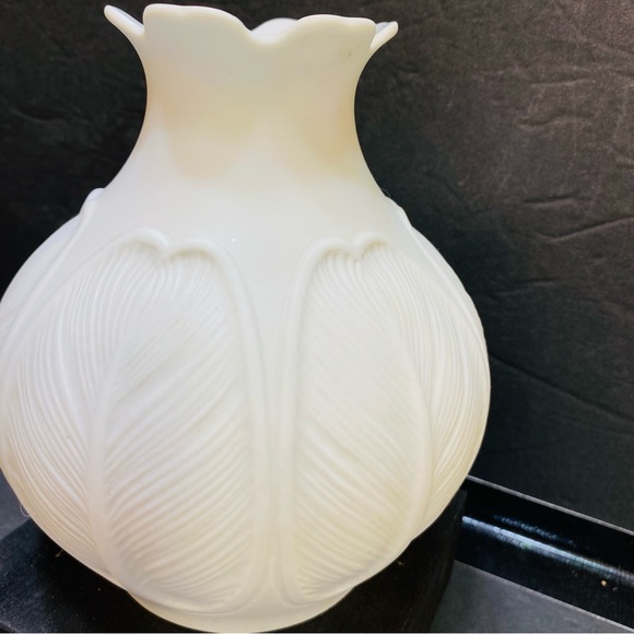 Hutschenreuther Matt White Bisque 5.5"  Vase by Achtziger OP ART 70´s Leaves - Picture 4 of 14